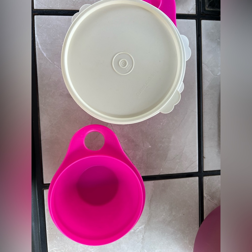 Tupperware pink bowls with lids